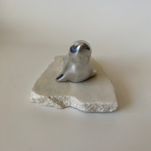 Vintage HASELTON Sculpture Seal Puppy: Aluminum, Marble Base, Signed, Collectibl - Picture 16 of 16